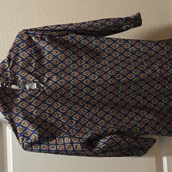 Top - Picture 2 of 2